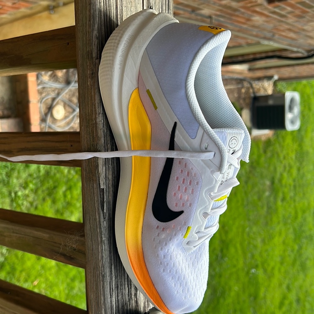 Women’s 8.5 Nike shoes worn once